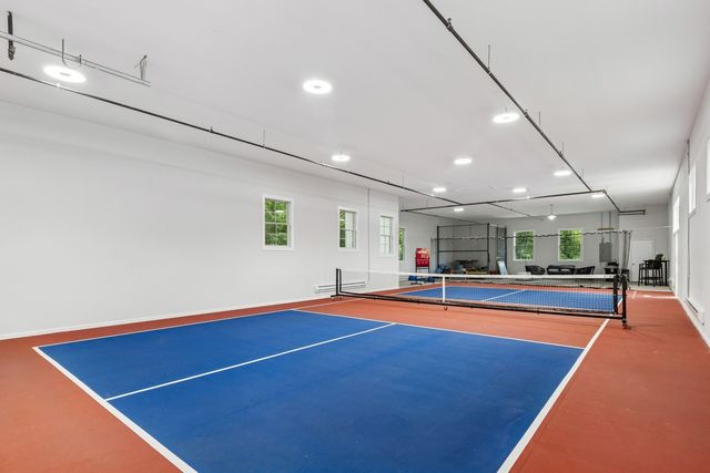 210 Majestic Oak Court, Lake Forest, IL 60045