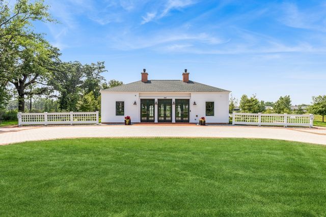 210 Majestic Oak Court, Lake Forest, IL 60045