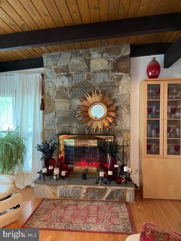 900 AZALEA DR, Rockville, MD 20850