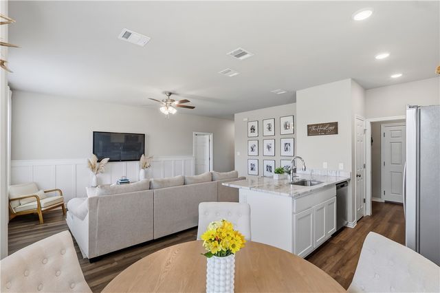 2420 Lightfoot Lane, Bryan, TX 77803