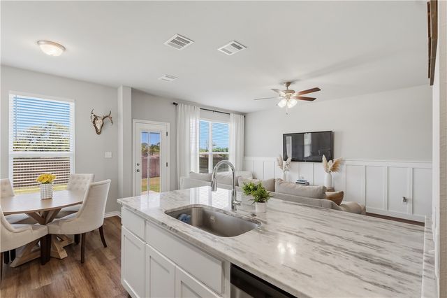 2420 Lightfoot Lane, Bryan, TX 77803