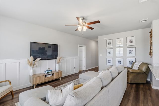 2420 Lightfoot Lane, Bryan, TX 77803