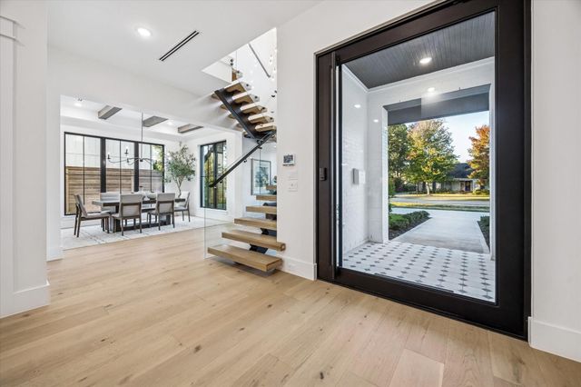 431 W 30th Street, Houston, TX 77018