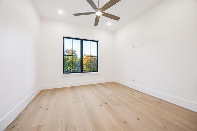 431 W 30th Street, Houston, TX 77018