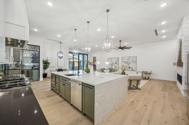 431 W 30th Street, Houston, TX 77018