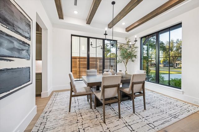 431 W 30th Street, Houston, TX 77018