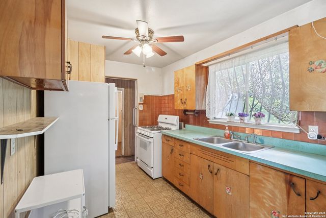 5547 Middlefield Dr, San Antonio, TX 78242
