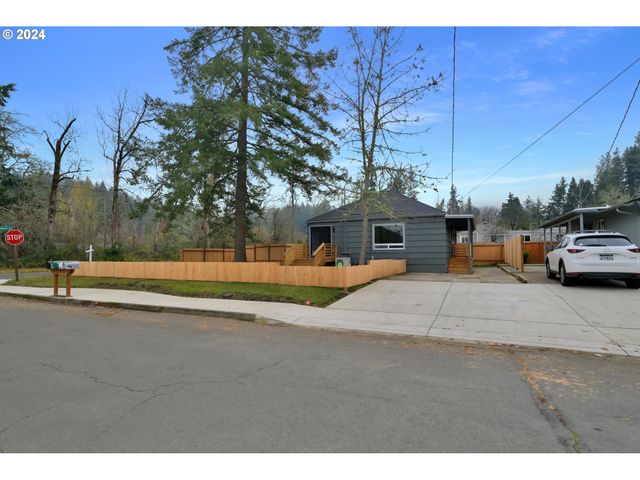 892 Sprague St, Eugene, OR 97403