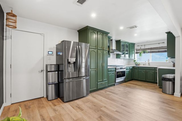 5017 Fox Hill Lane, Dallas, TX 75232