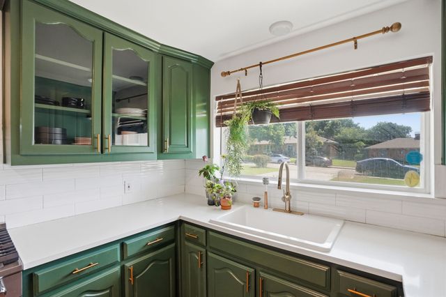 5017 Fox Hill Lane, Dallas, TX 75232