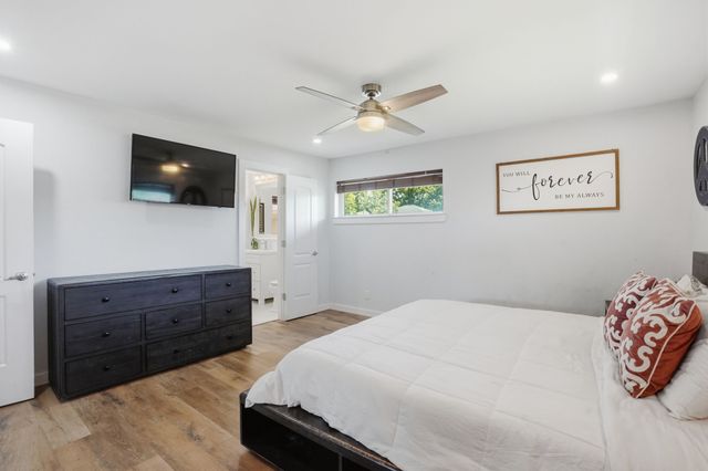 5017 Fox Hill Lane, Dallas, TX 75232