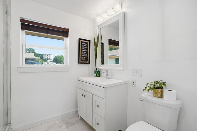 5017 Fox Hill Lane, Dallas, TX 75232