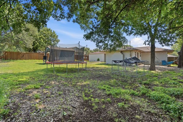 5017 Fox Hill Lane, Dallas, TX 75232