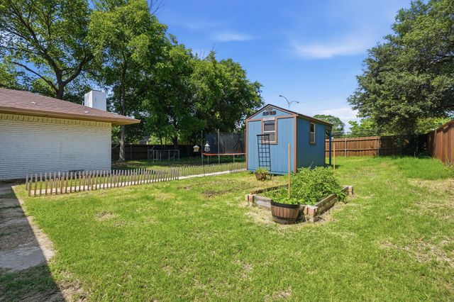 5017 Fox Hill Lane, Dallas, TX 75232