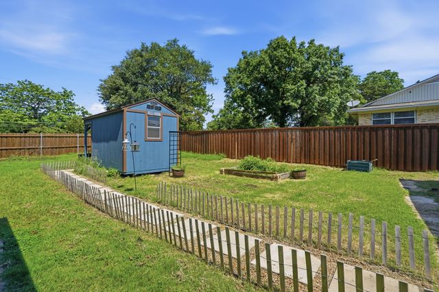 5017 Fox Hill Lane, Dallas, TX 75232