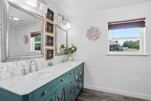 5017 Fox Hill Lane, Dallas, TX 75232