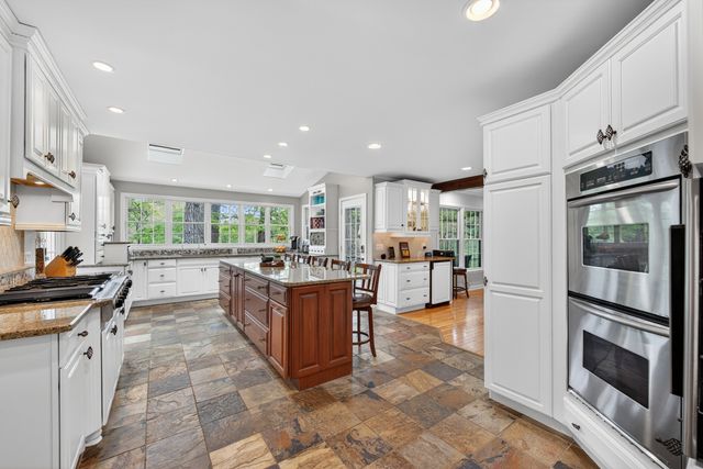 21101 N Middleton Drive, Kildeer, IL 60047