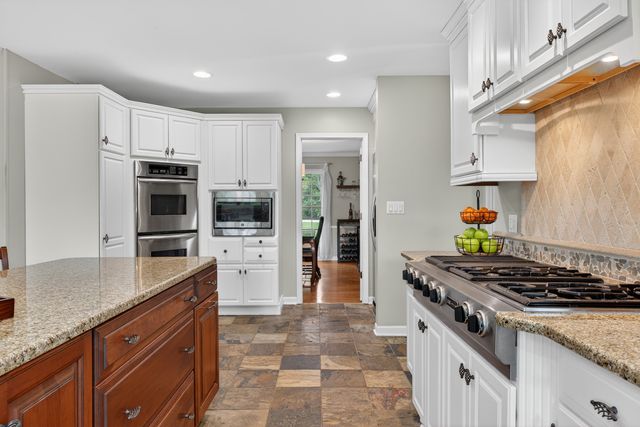 21101 N Middleton Drive, Kildeer, IL 60047