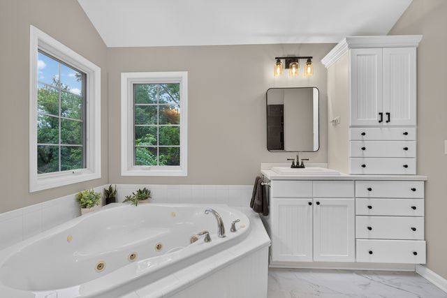 21101 N Middleton Drive, Kildeer, IL 60047
