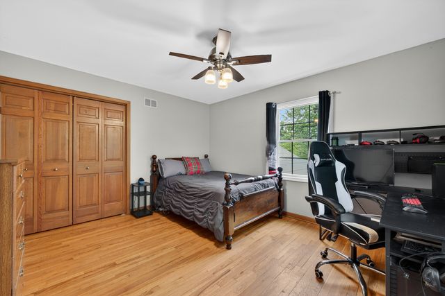 21101 N Middleton Drive, Kildeer, IL 60047