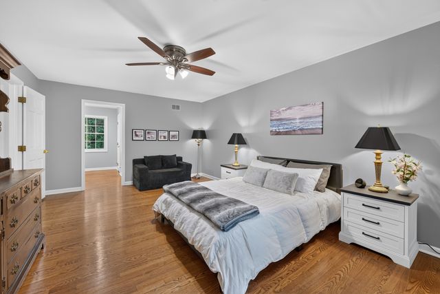 21101 N Middleton Drive, Kildeer, IL 60047