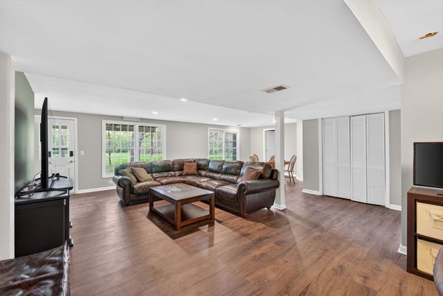 21101 N Middleton Drive, Kildeer, IL 60047