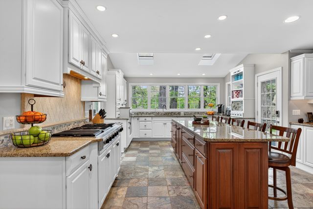 21101 N Middleton Drive, Kildeer, IL 60047