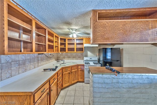 1816 MERZE Avenue, Henderson, NV 89011
