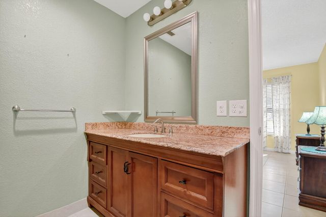 676 Laconia Circle B, Lake Worth, FL 33467