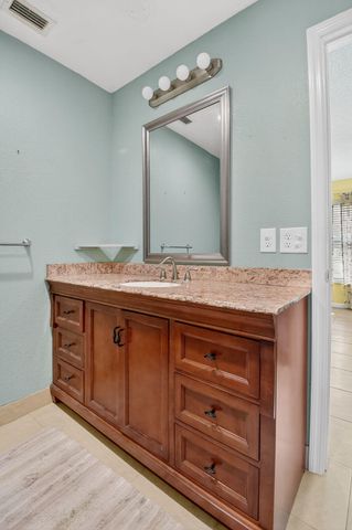 676 Laconia Circle B, Lake Worth, FL 33467