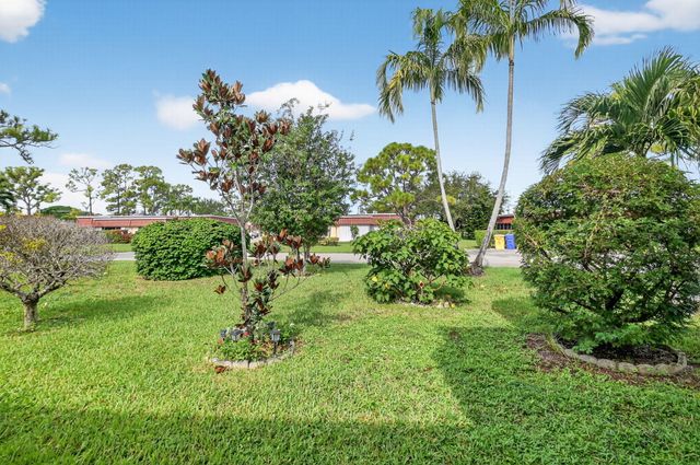 676 Laconia Circle B, Lake Worth, FL 33467