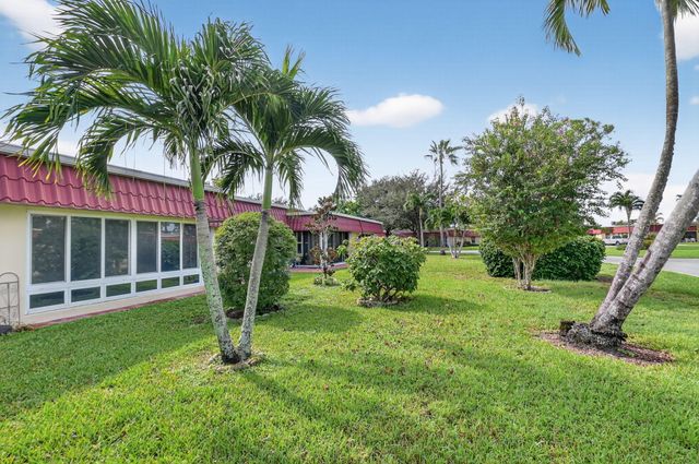 676 Laconia Circle B, Lake Worth, FL 33467
