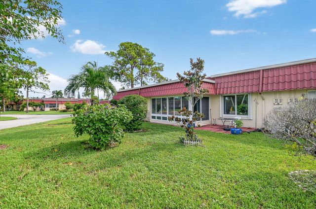 676 Laconia Circle B, Lake Worth, FL 33467
