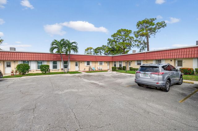 676 Laconia Circle B, Lake Worth, FL 33467