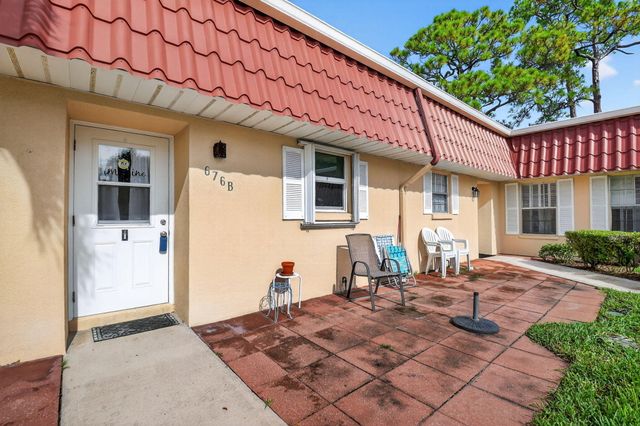 676 Laconia Circle B, Lake Worth, FL 33467