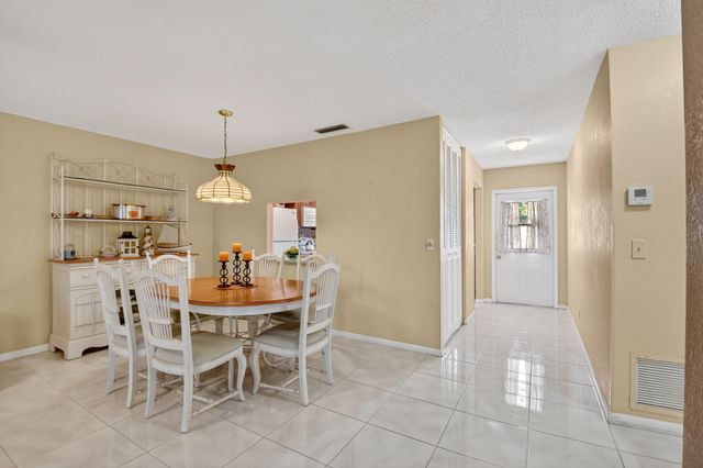 676 Laconia Circle B, Lake Worth, FL 33467