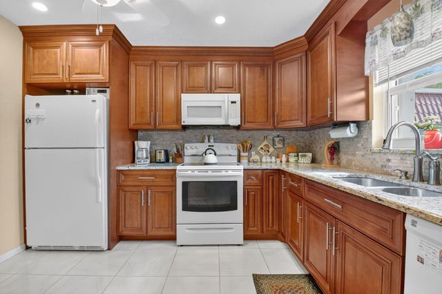 676 Laconia Circle B, Lake Worth, FL 33467