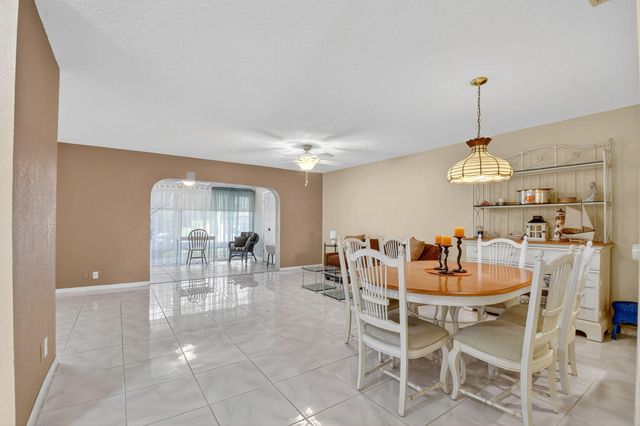 676 Laconia Circle B, Lake Worth, FL 33467