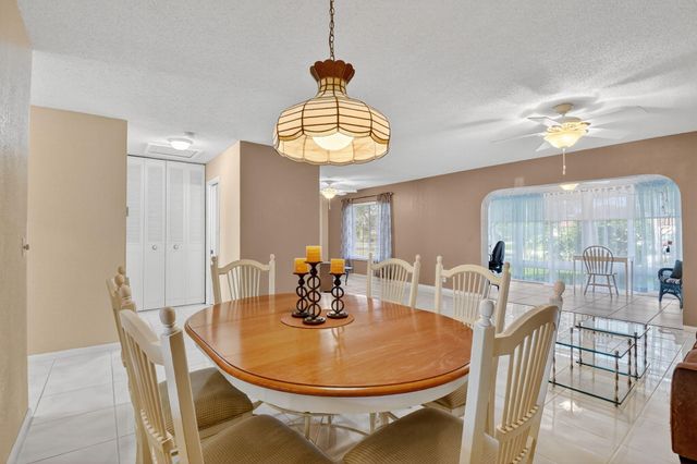 676 Laconia Circle B, Lake Worth, FL 33467
