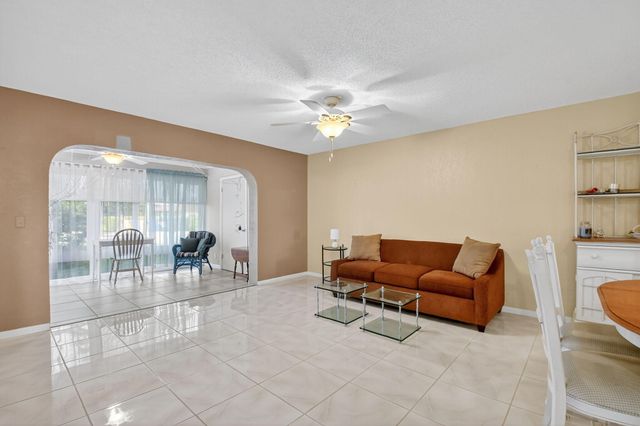 676 Laconia Circle B, Lake Worth, FL 33467
