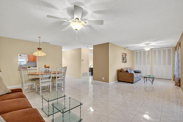 676 Laconia Circle B, Lake Worth, FL 33467