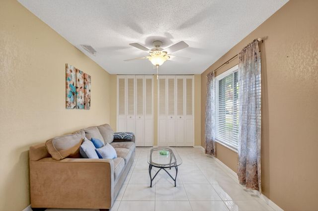 676 Laconia Circle B, Lake Worth, FL 33467