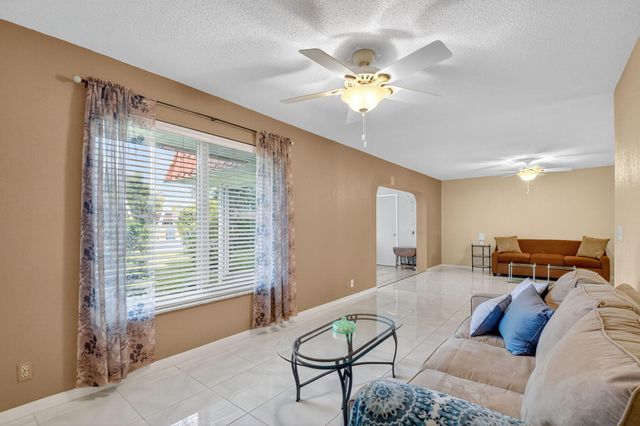 676 Laconia Circle B, Lake Worth, FL 33467