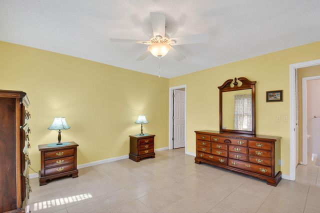 676 Laconia Circle B, Lake Worth, FL 33467