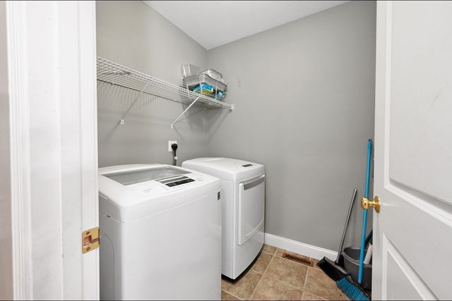 55 Surrey Ln 55, East Bridgewater, MA 02333