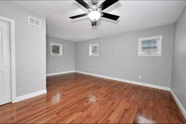 55 Surrey Ln 55, East Bridgewater, MA 02333