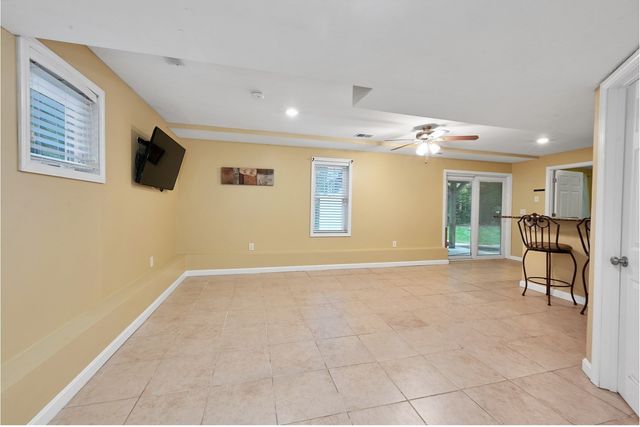 55 Surrey Ln 55, East Bridgewater, MA 02333