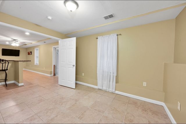 55 Surrey Ln 55, East Bridgewater, MA 02333