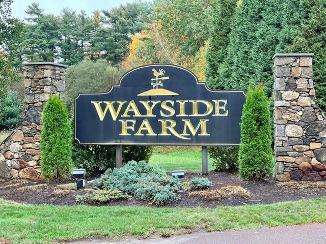 55 Surrey Ln 55, East Bridgewater, MA 02333