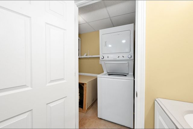 55 Surrey Ln 55, East Bridgewater, MA 02333